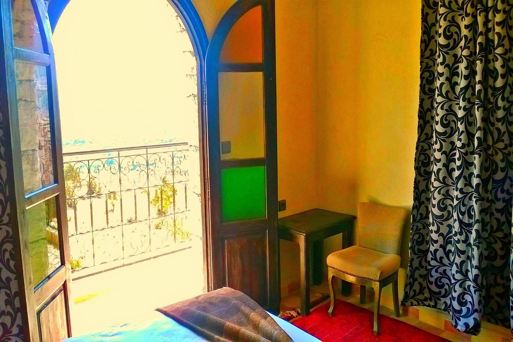 Riad Aslda Asni Phòng bức ảnh