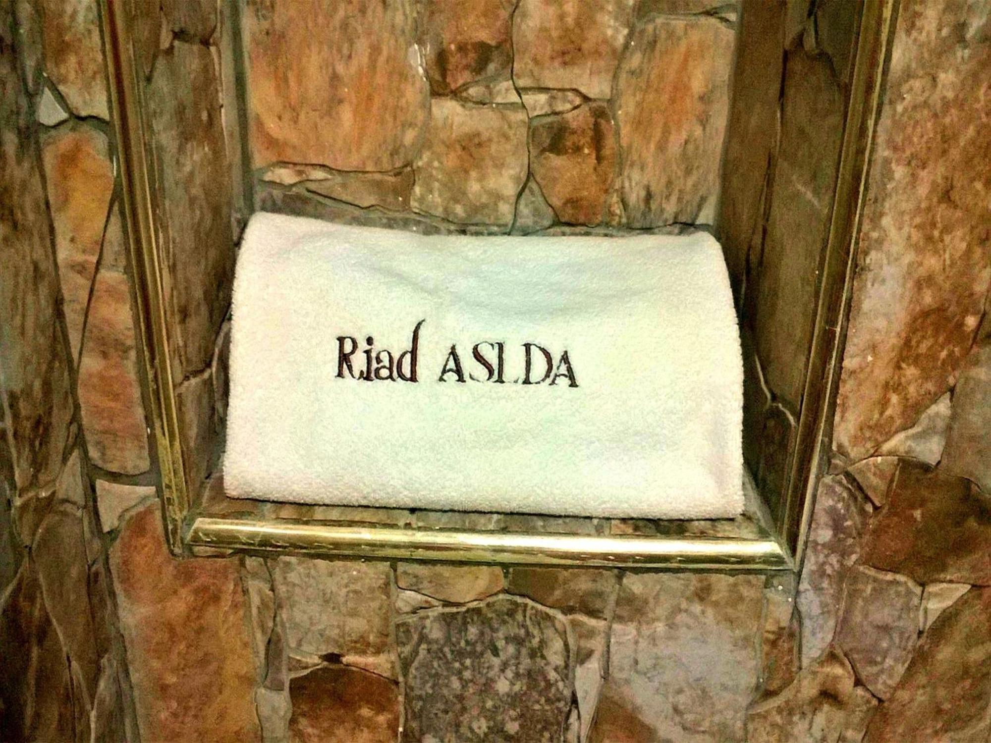 Riad Aslda Asni Phòng bức ảnh