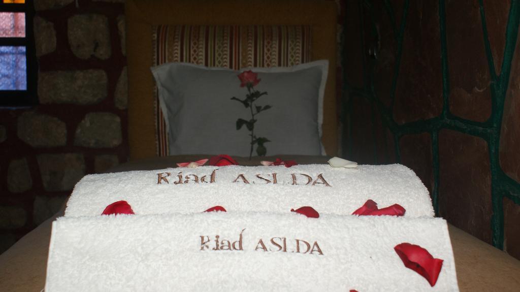 Riad Aslda Asni Phòng bức ảnh